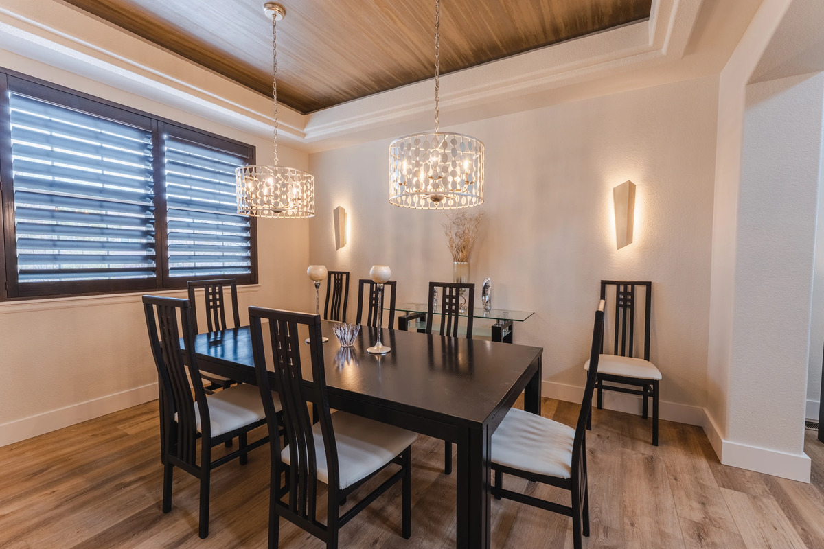 An elegantly decorated dining room